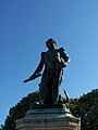 Statue de l'Amiral Duperré trônant sur le Vieux-Port de La Rochelle